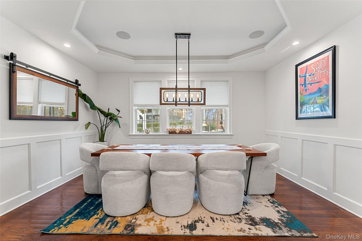 Interior, Pendant Lights, Recessed Lighting, Wood Texture Flooring