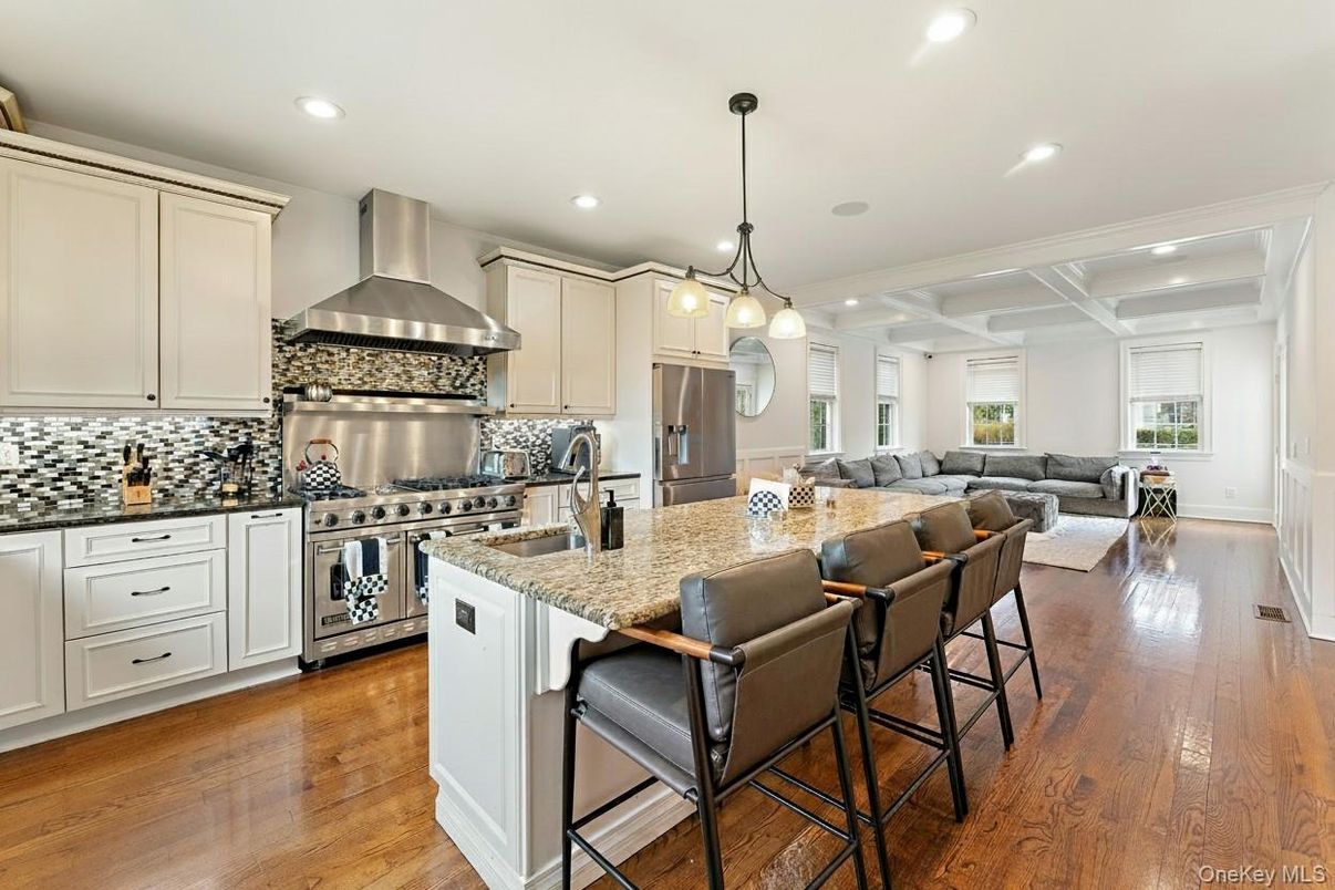 Interior, Kitchen, Living room, Pendant Lights, Recessed Lighting, Stainless Steel Appliances, Wood Texture Flooring