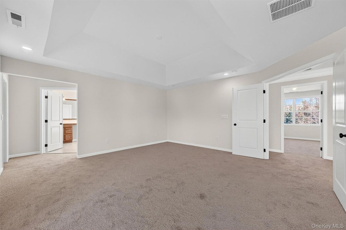 Empty room, Interior, Recessed Lighting