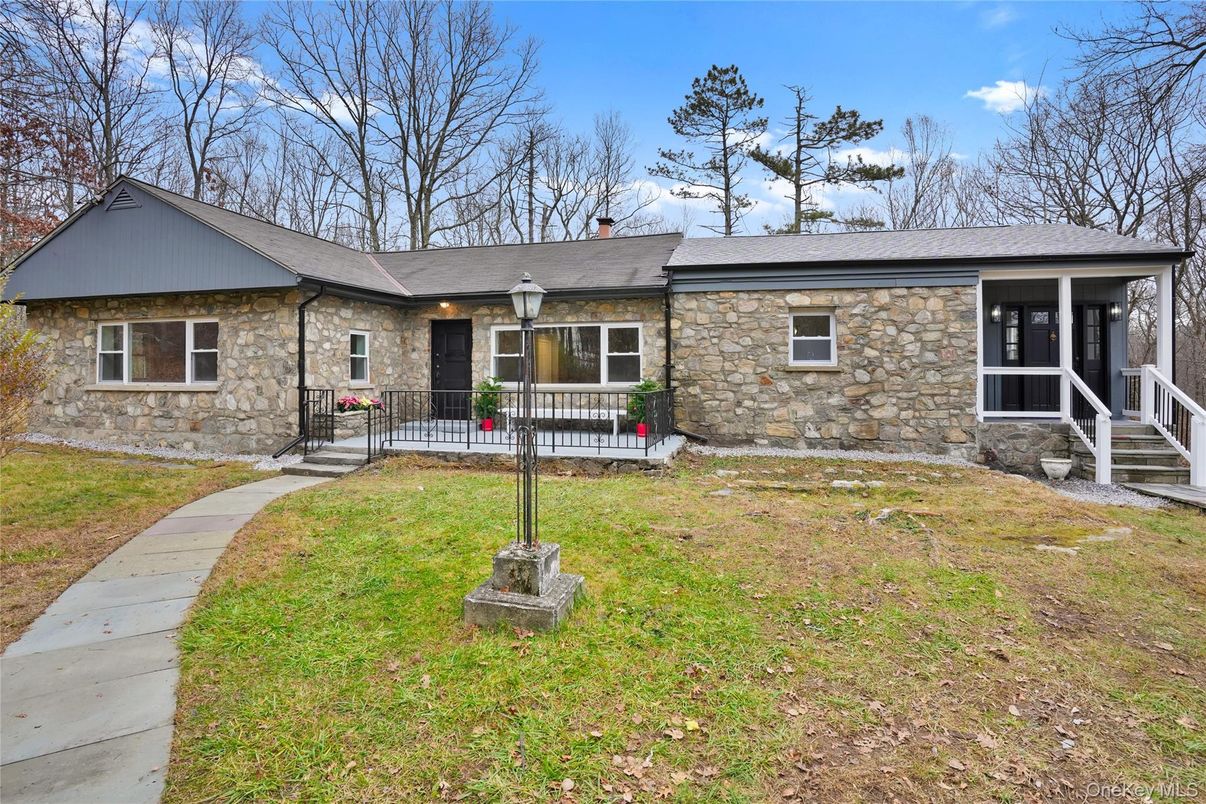 Backyard, Exterior, Facade, Ranch