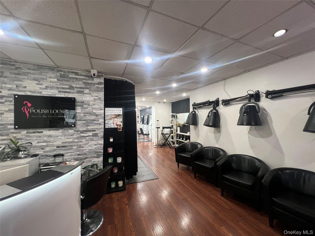 Fitness Equipment, Interior, Recessed Lighting, Stone Walls, Wood Texture Flooring