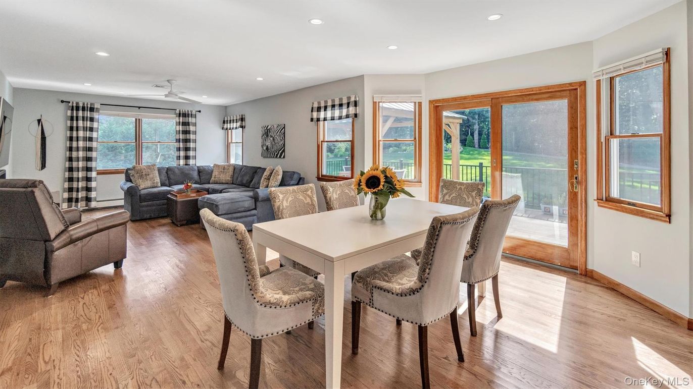 Dining room, Interior, Living room, Recessed Lighting, Wood Texture Flooring