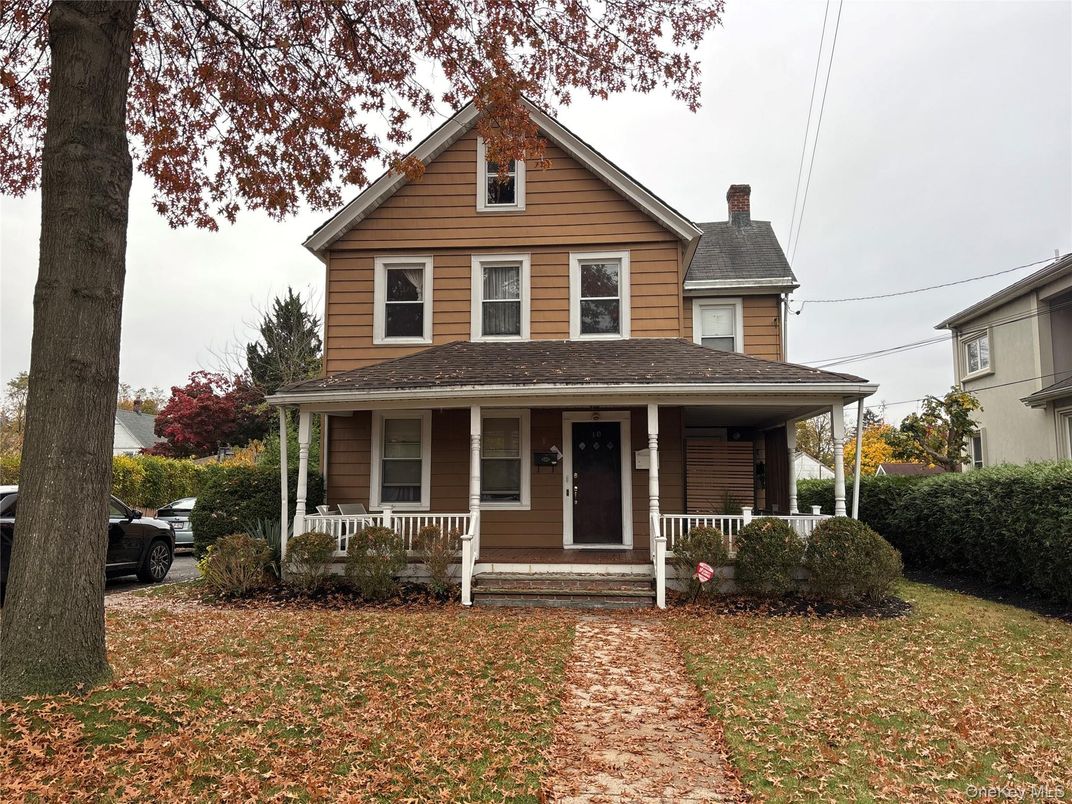 Exterior, Facade, Queen Anne Victorian
