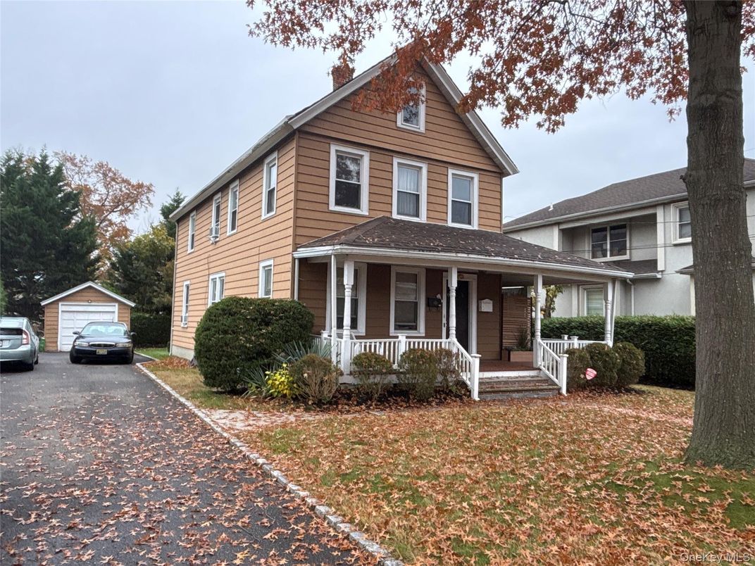 Exterior, Facade, Queen Anne Victorian