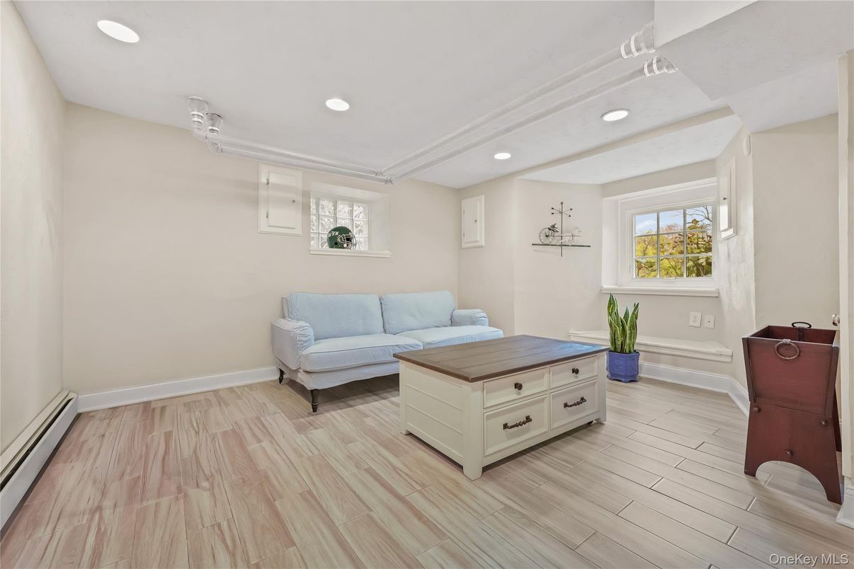 Interior, Recessed Lighting, Wood Texture Flooring