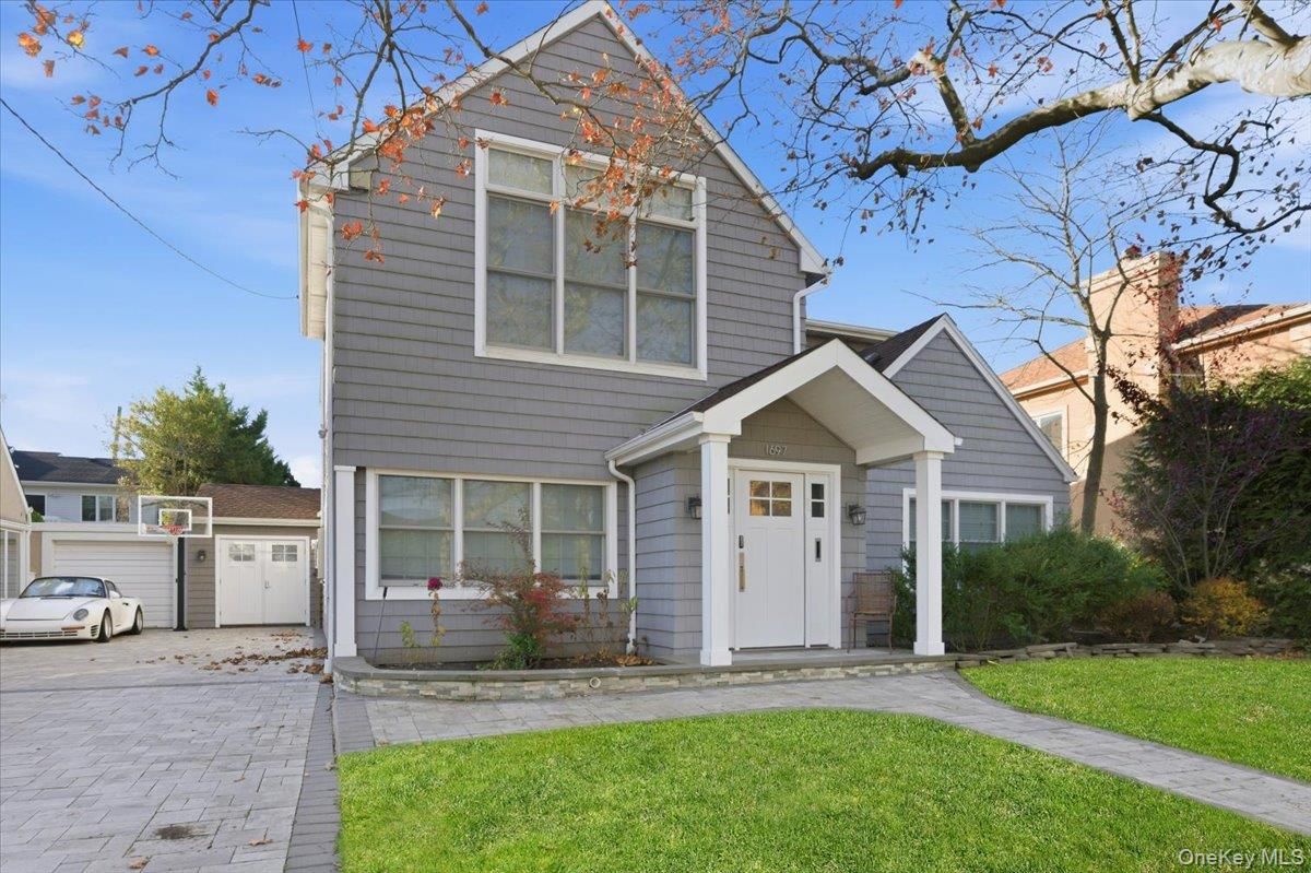 Exterior, Facade, Queen Anne Victorian