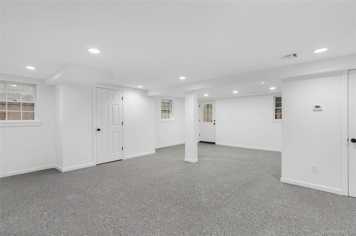 Empty room, Interior, Recessed Lighting