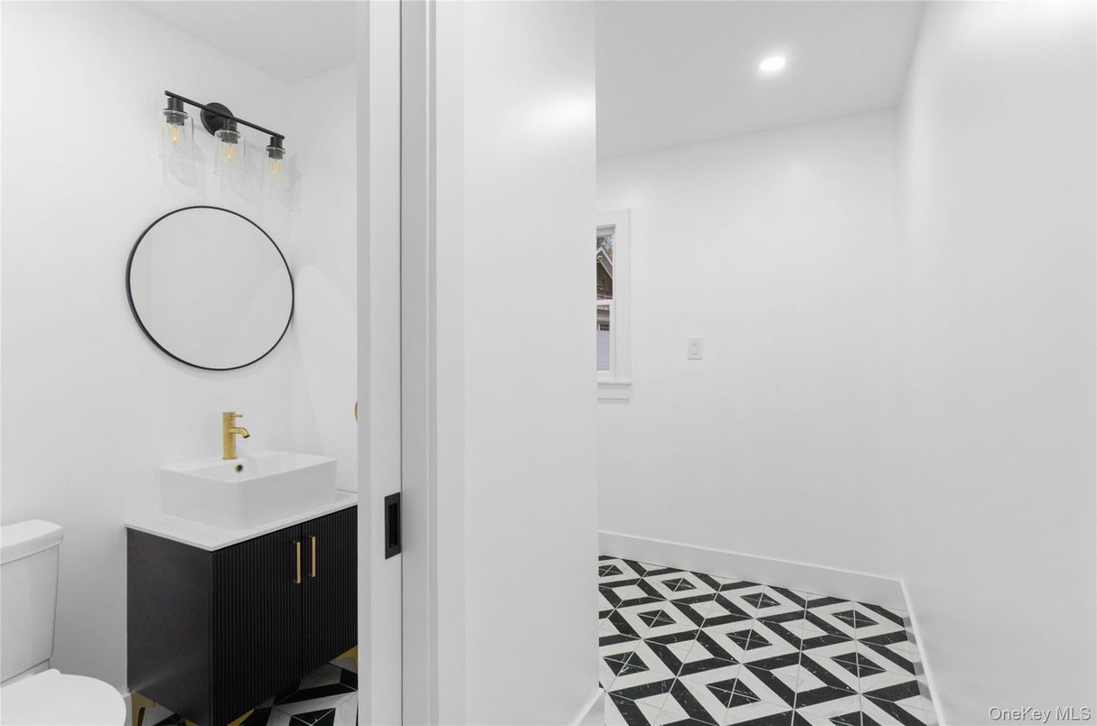 Bathroom, Interior, Recessed Lighting