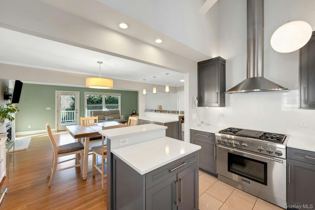 Dining room, Interior, Kitchen, Pendant Lights, Recessed Lighting, Stainless Steel Appliances, Wood Texture Flooring