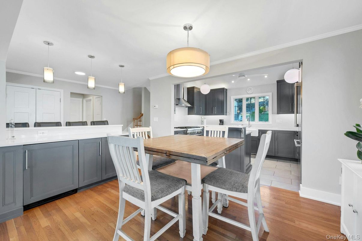 Dining room, Interior, Kitchen, Pendant Lights, Recessed Lighting, Wood Texture Flooring