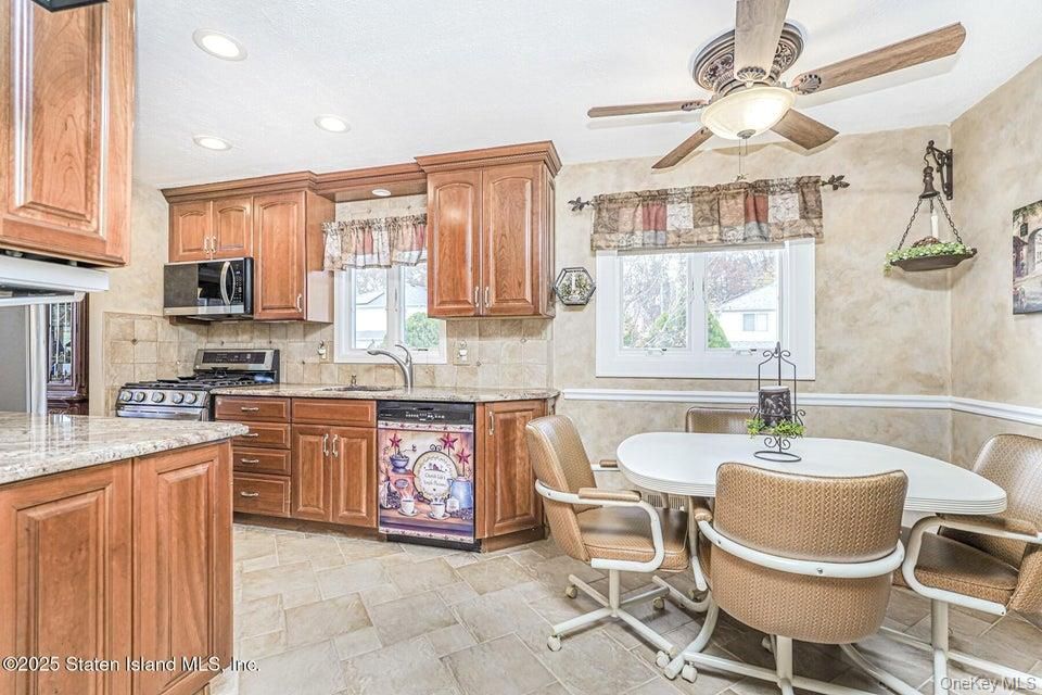 Dining room, Interior, Kitchen, Recessed Lighting