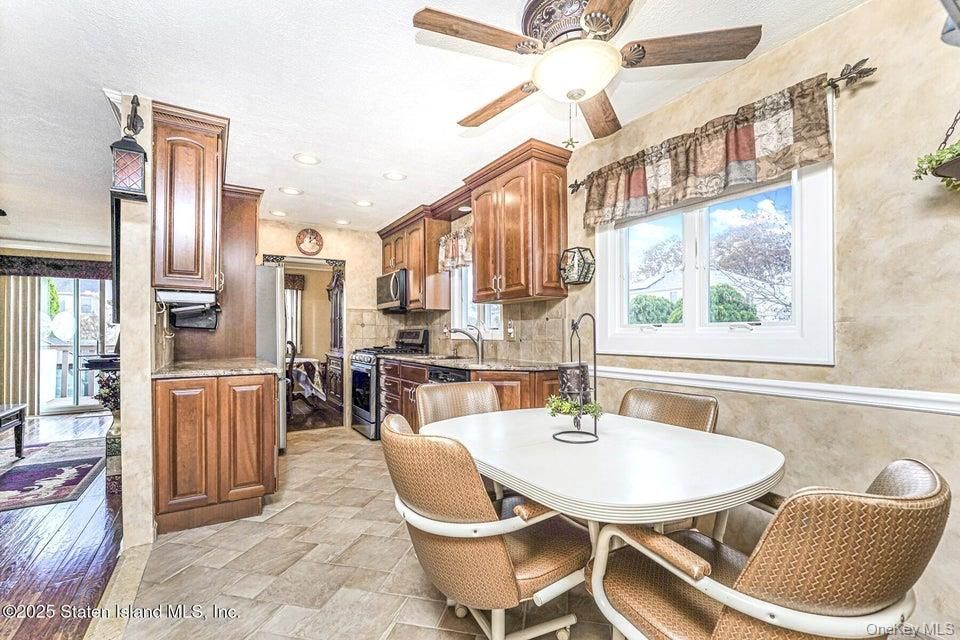 Dining room, Interior, Kitchen, Recessed Lighting