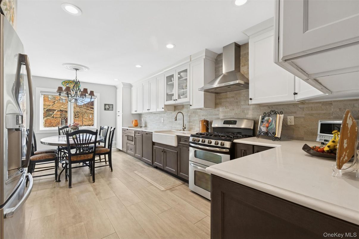 Chandelier, Dining room, Interior, Kitchen, Pendant Lights, Recessed Lighting, Stainless Steel Appliances, Stone Walls, Wood Texture Flooring