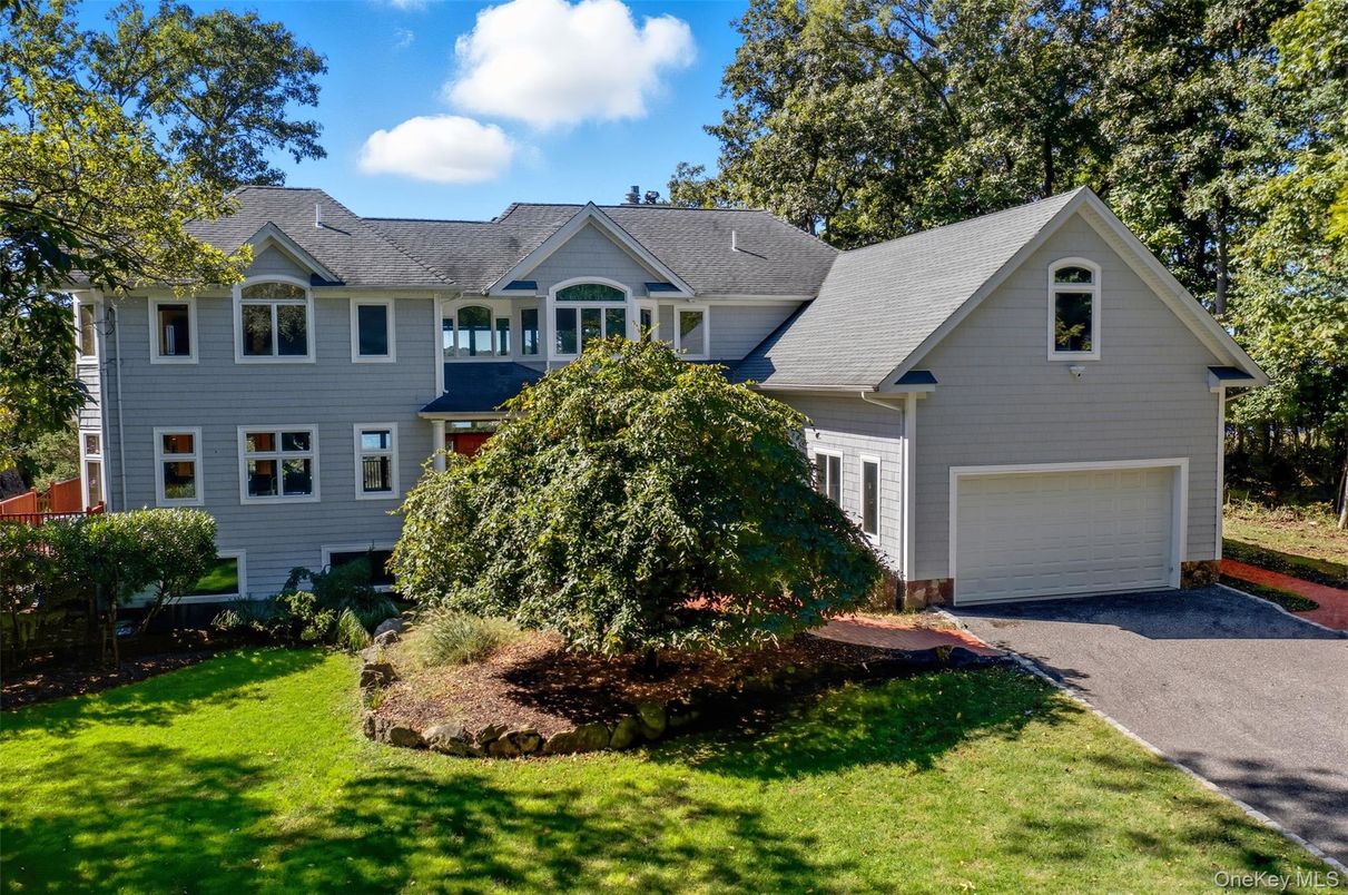 Attached, Exterior, Facade, Farmhouse