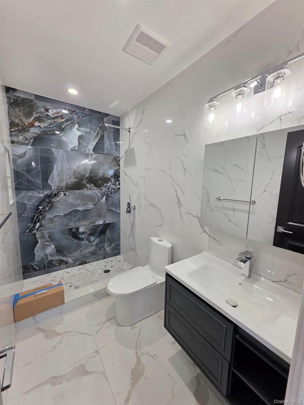 Bathroom, Interior, Marble, Marble Walls, Recessed Lighting