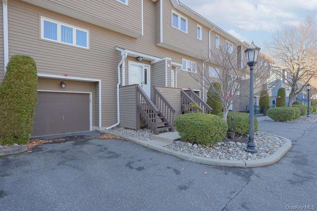 Attached, Exterior, Facade, None