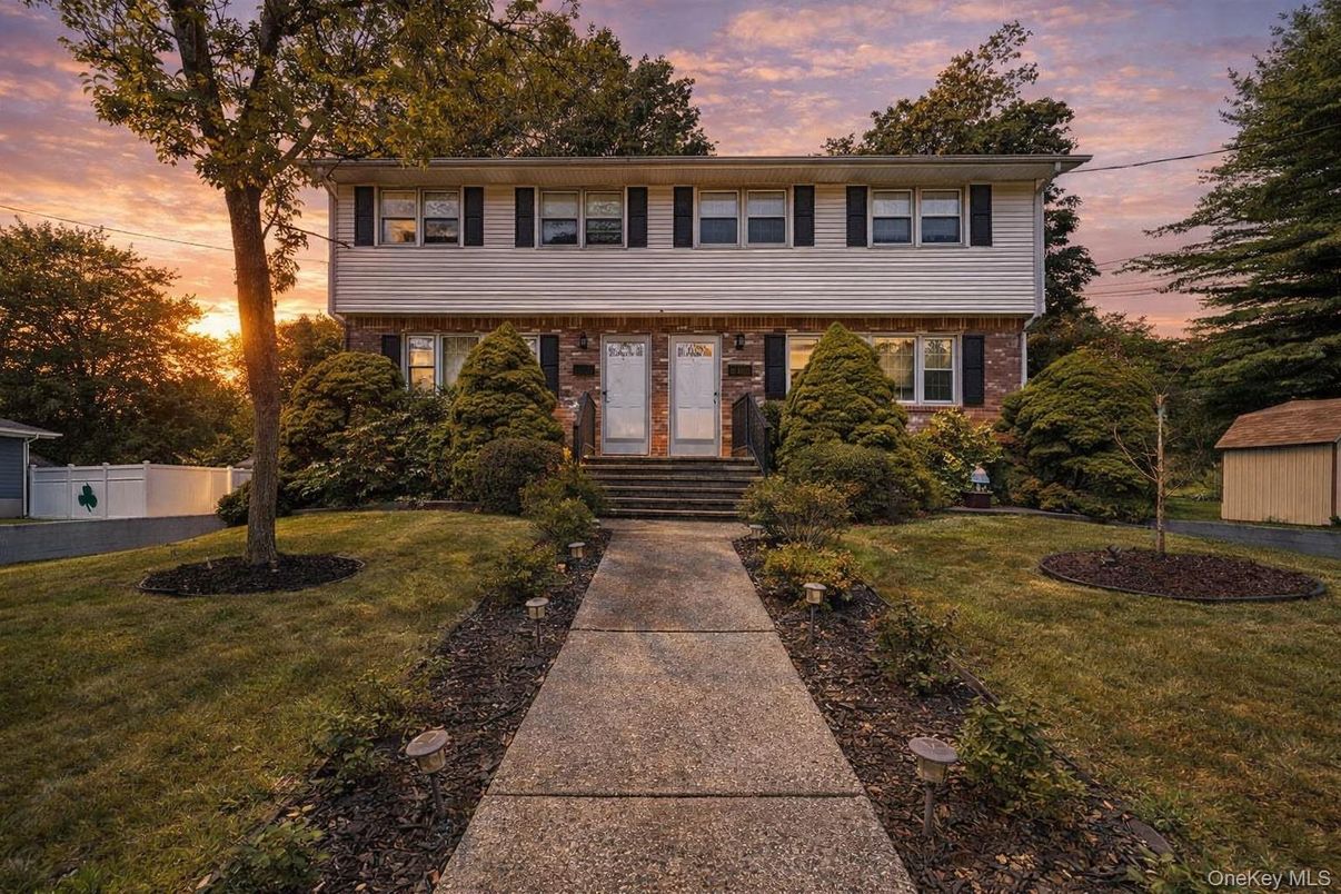 Exterior, Facade, Brick Facade, Raised Ranch