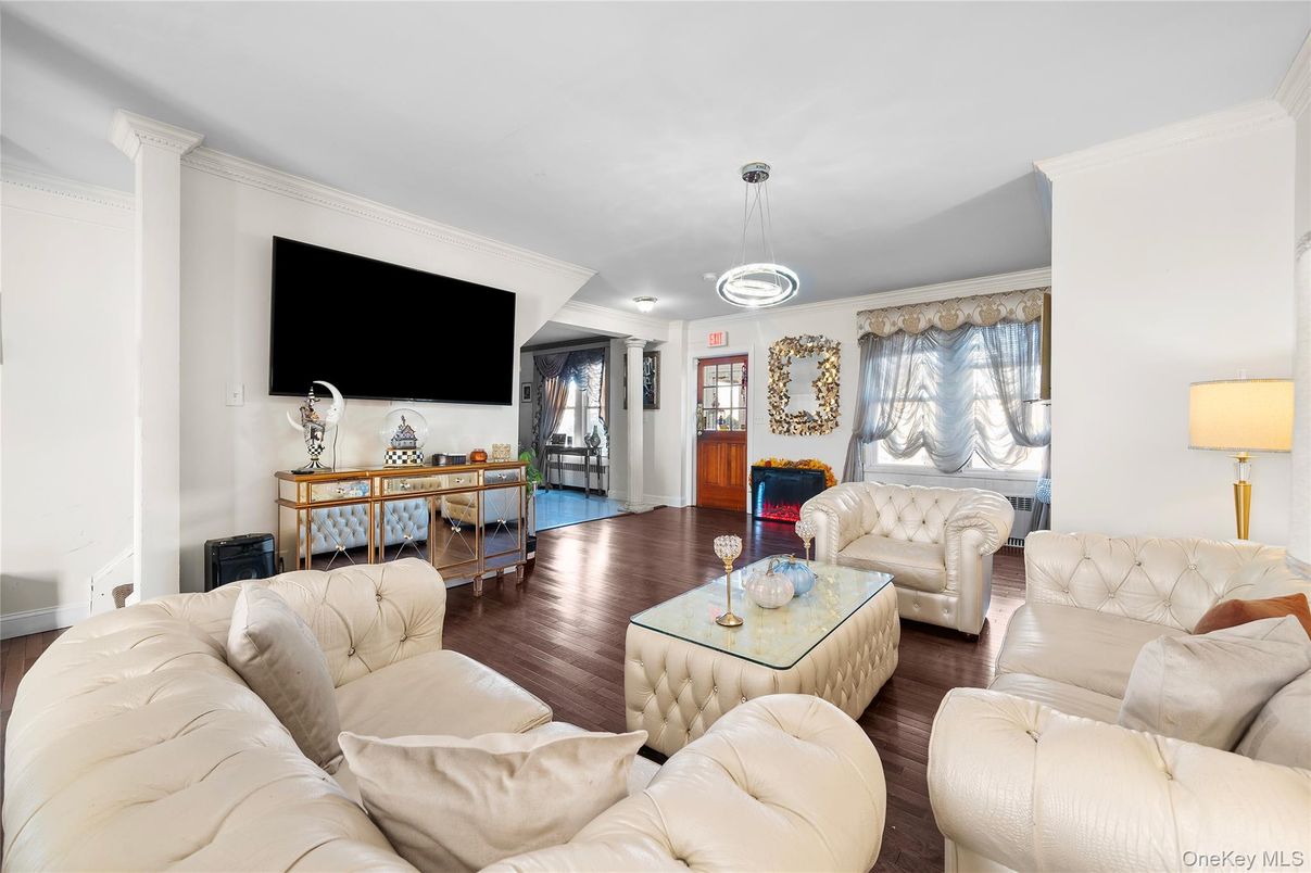 Interior, Living room, Pendant Lights, Wood Texture Flooring