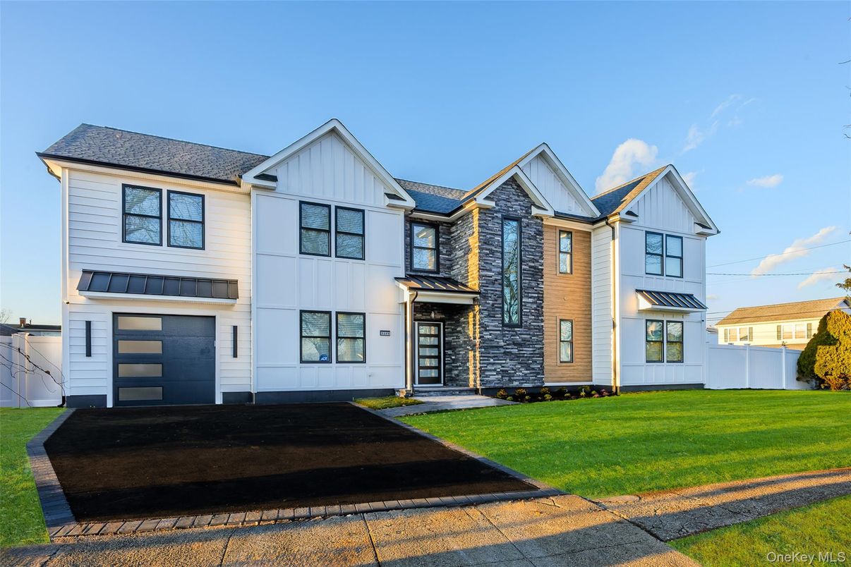 Attached, Exterior, Facade, Farmhouse