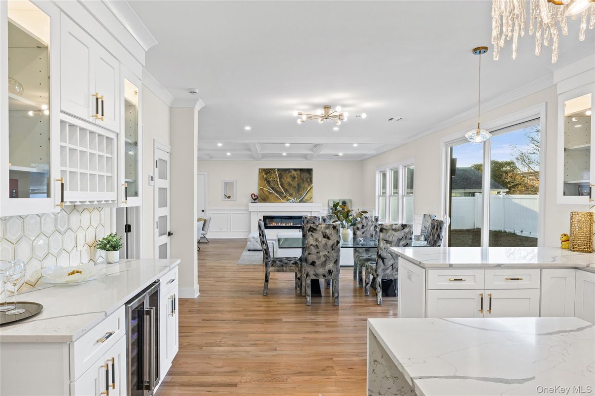 Dining room, Interior, Kitchen, Pendant Lights, Recessed Lighting, Wood Texture Flooring