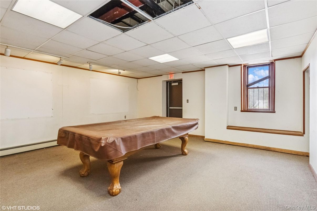 Billiard Table, Game Room, Interior