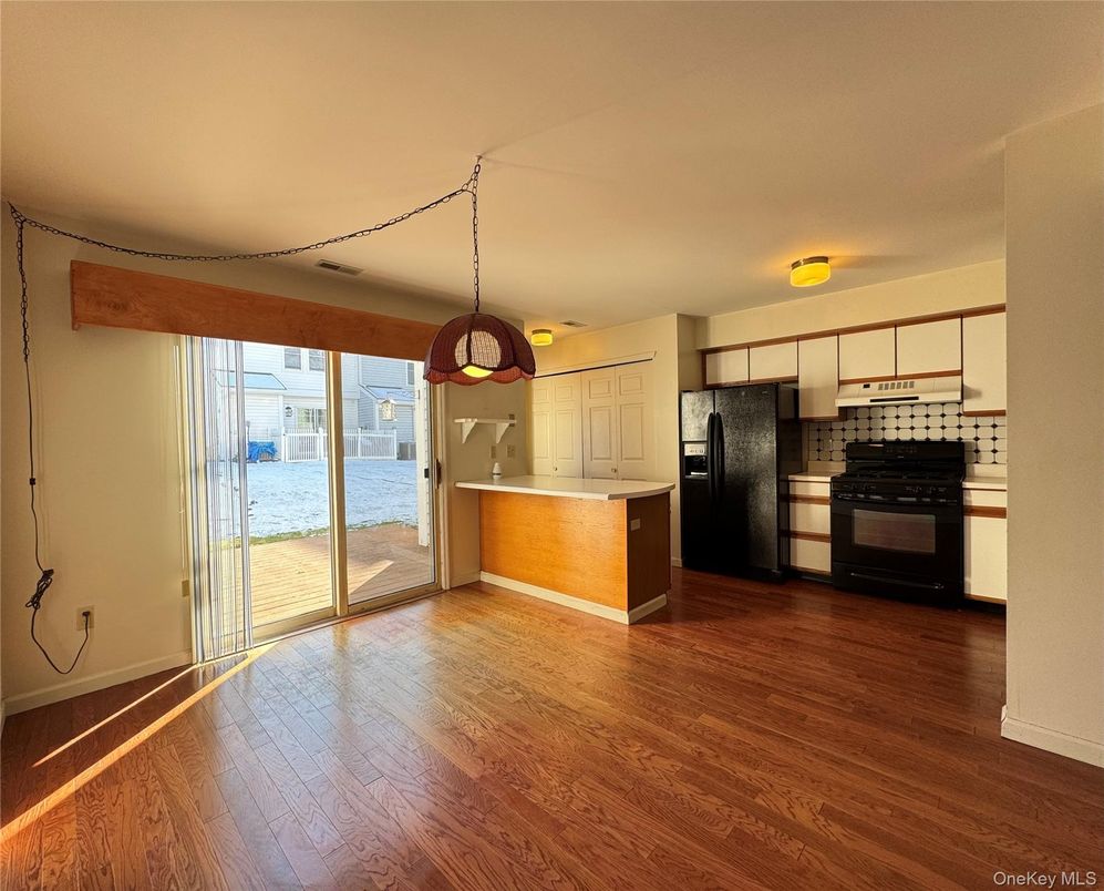 Interior, Kitchen, Pendant Lights, Wood Texture Flooring