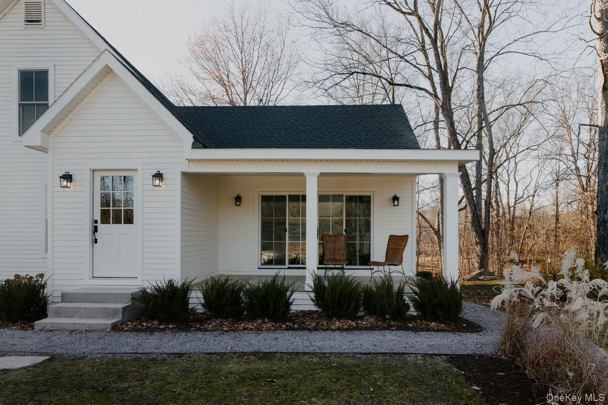 Exterior, Facade, Farmhouse