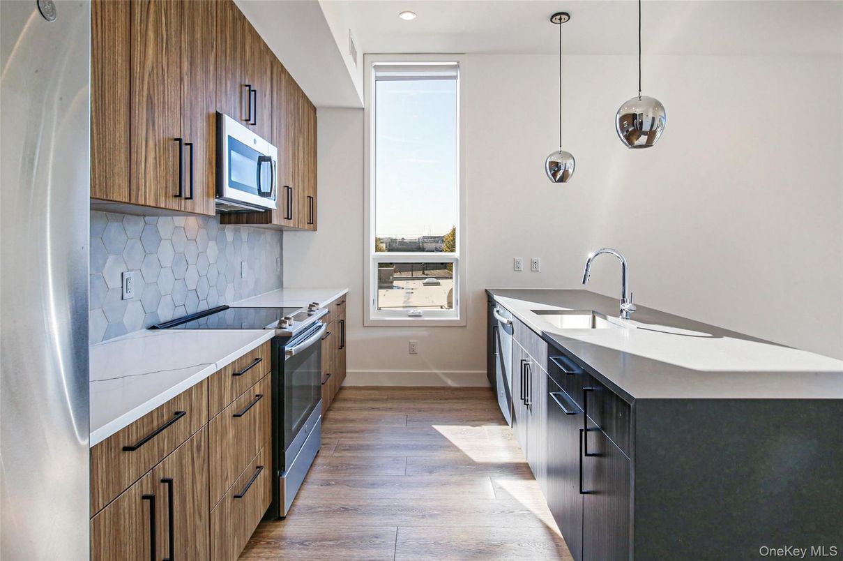 Interior, Kitchen, Pendant Lights, Recessed Lighting, Wood Texture Flooring