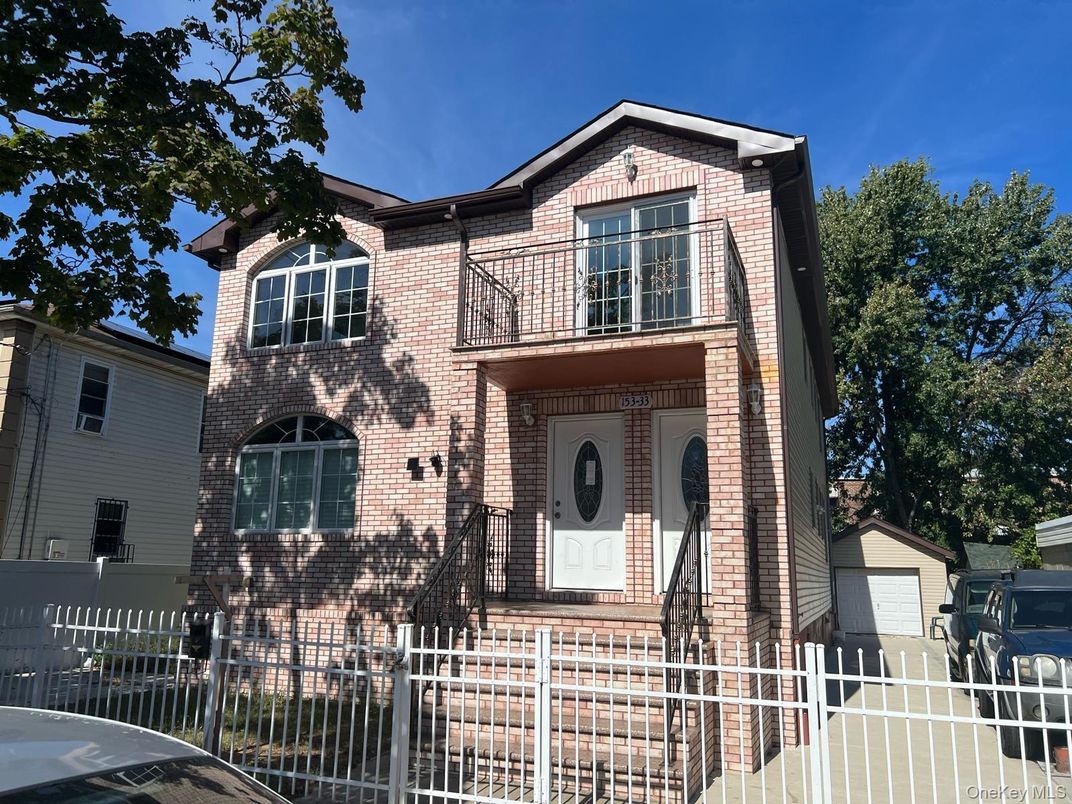 Exterior, Facade, Brick Facade, Rowhouse