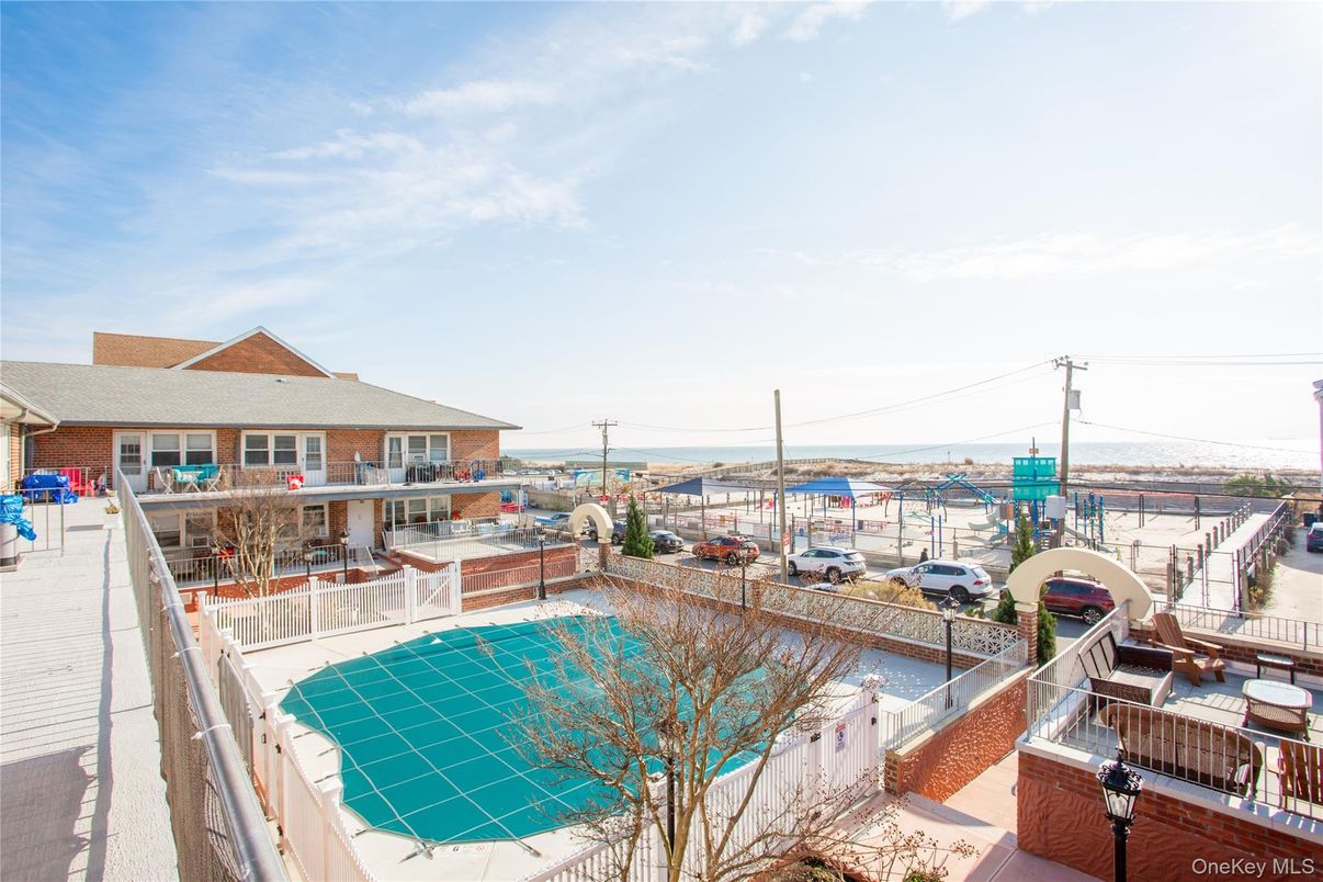 Exterior, Pool, Water