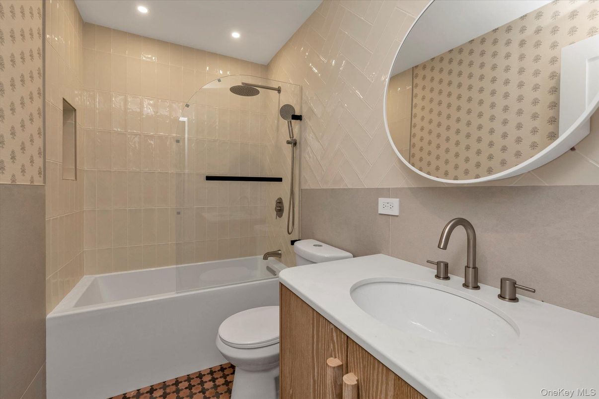 Bathroom, Interior, Recessed Lighting