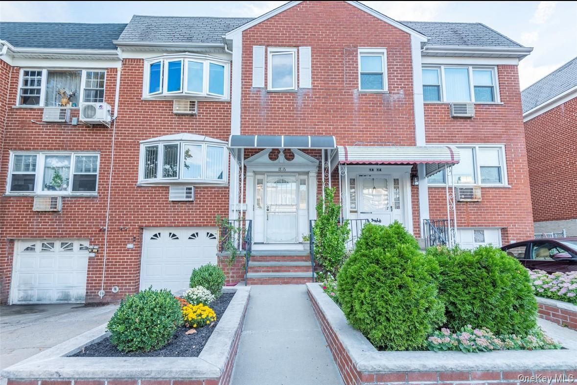 Attached, Exterior, Facade, Brick Facade, Rowhouse