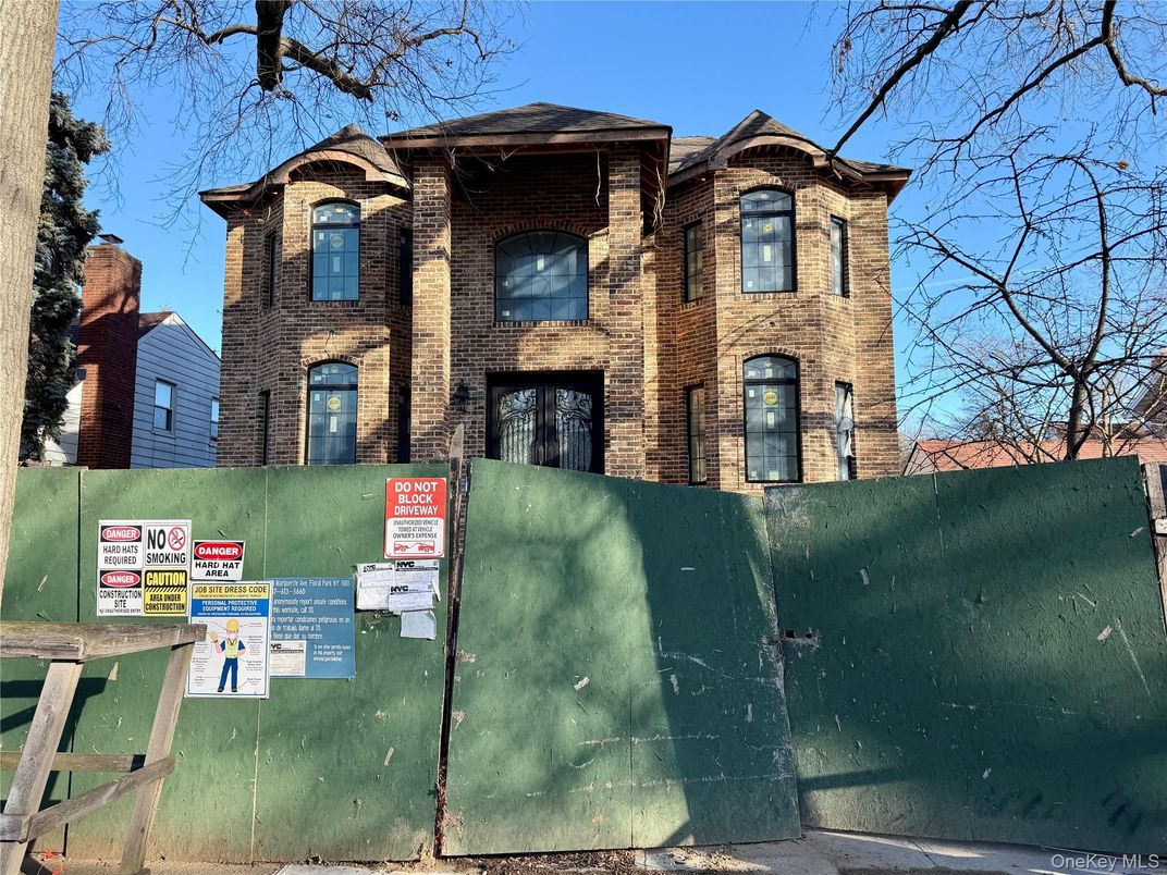 Exterior, Facade, Brick Facade, Rowhouse