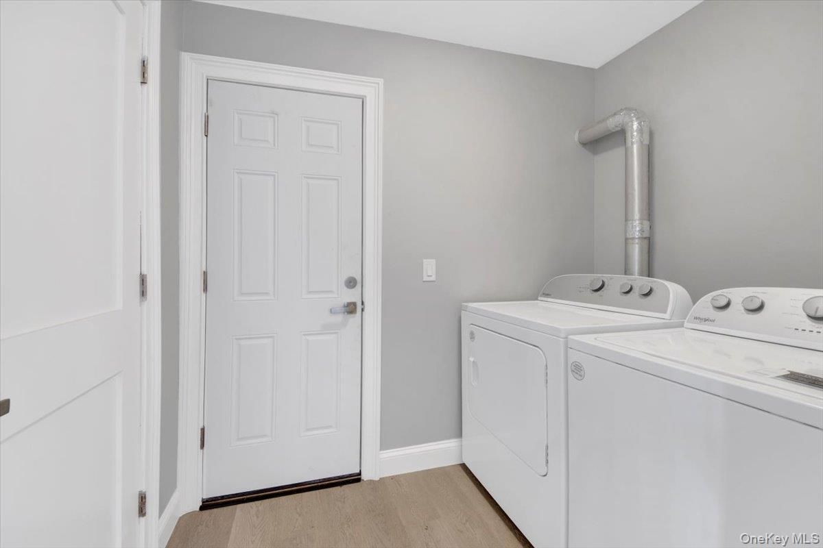 Interior, Washer, Wood Texture Flooring