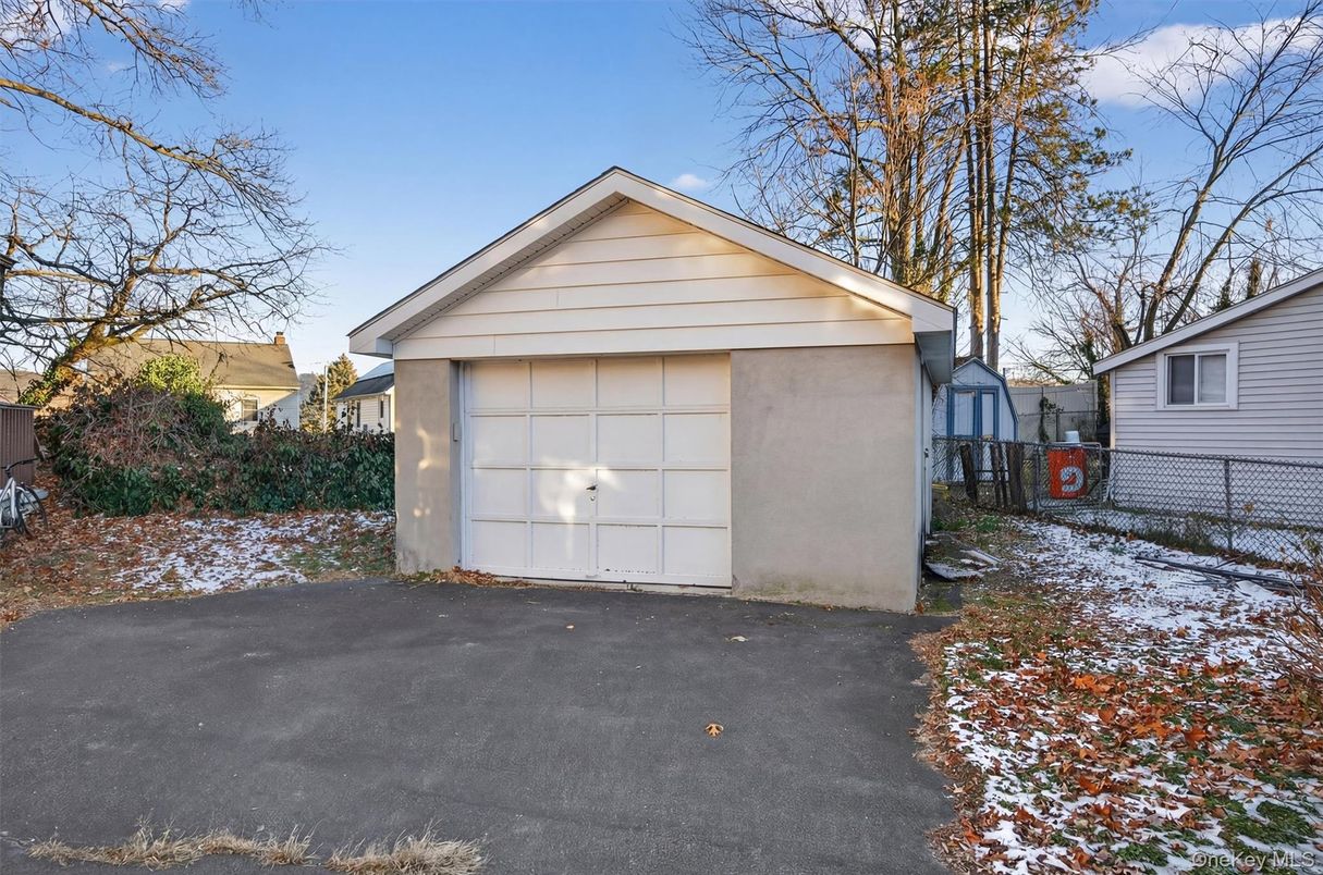 Detached Garage, Exterior