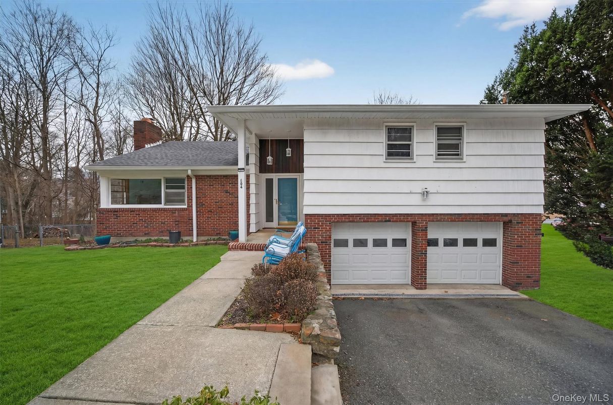 Attached, Exterior, Facade, Brick Facade, Raised Ranch