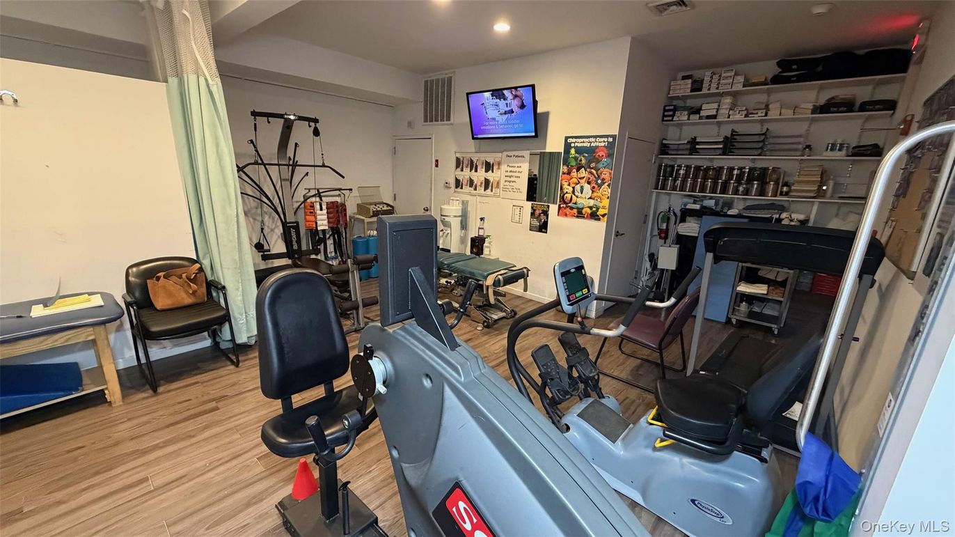 Fitness Equipment, Interior, Recessed Lighting, Wood Texture Flooring