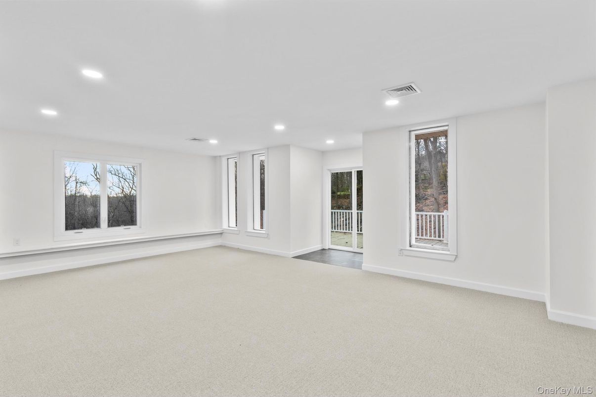 Empty room, Interior, Recessed Lighting