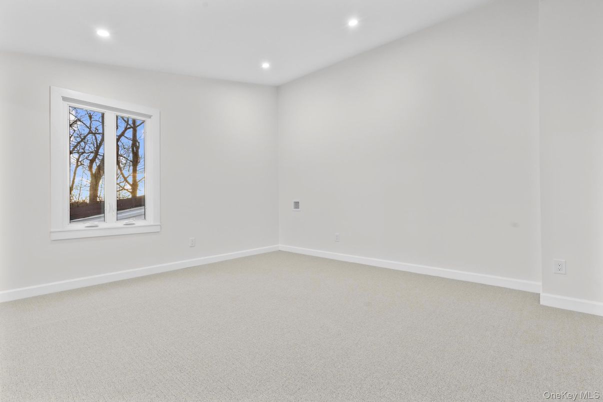 Empty room, Interior, Recessed Lighting