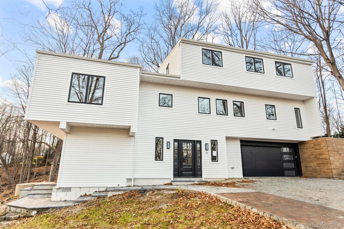 Attached, Exterior, Facade, Farmhouse