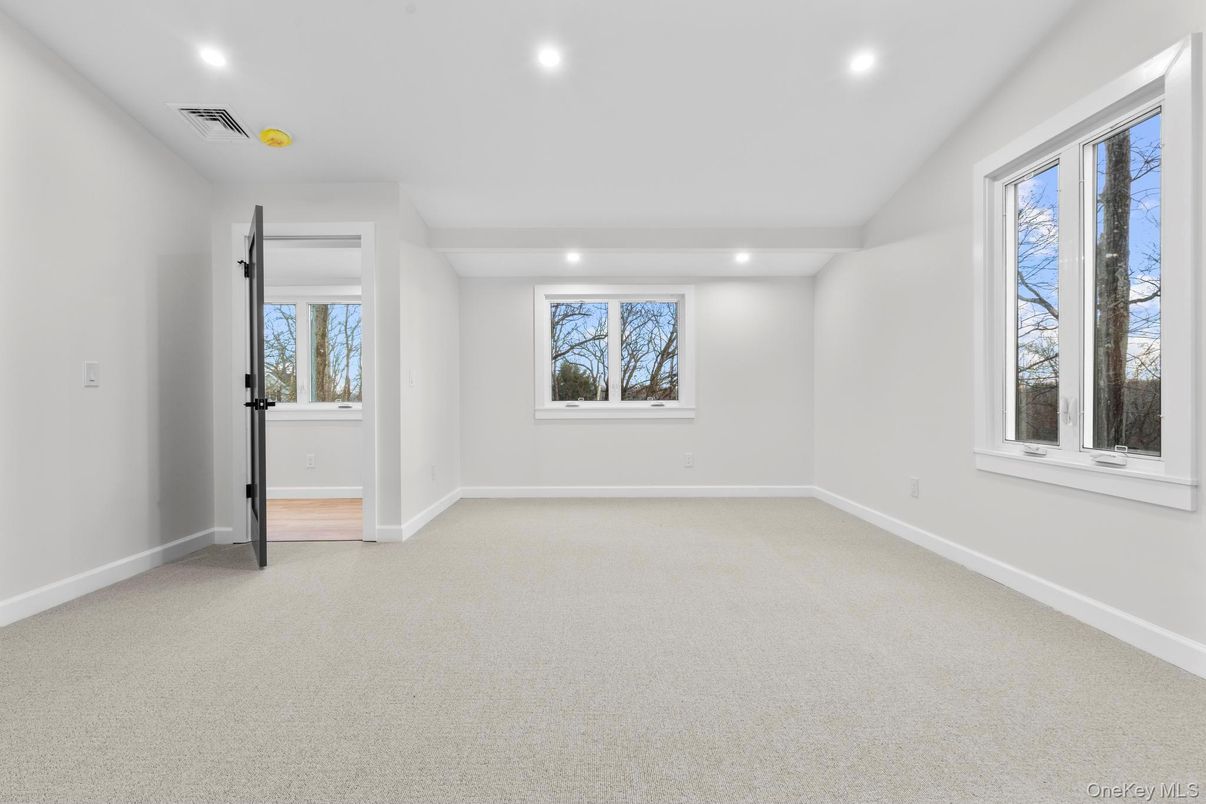 Empty room, Interior, Recessed Lighting