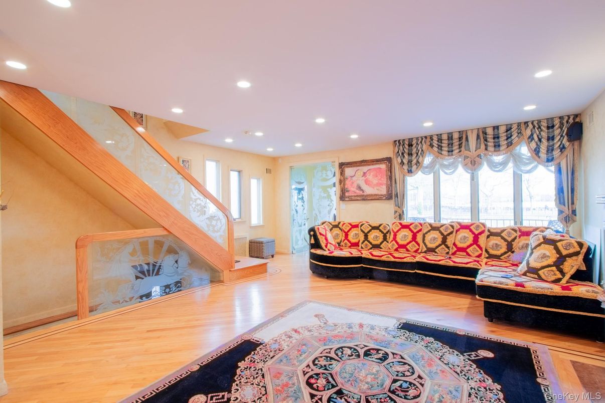 Interior, Living room, Recessed Lighting, Wood Texture Flooring