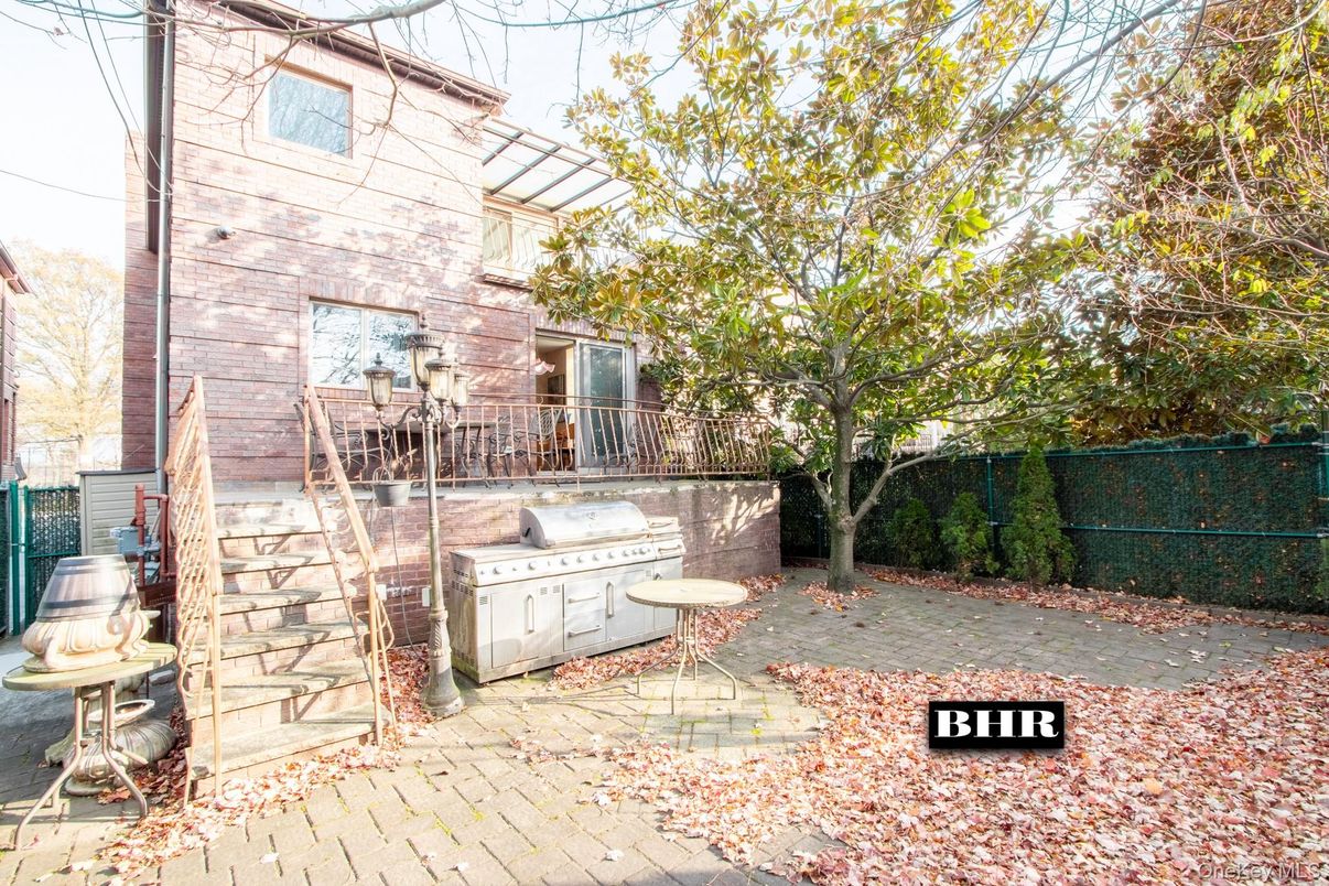 Exterior, Outdoor Kitchen