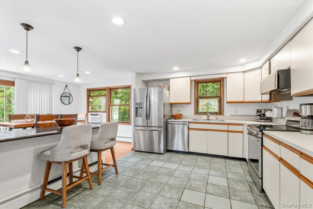 Interior, Kitchen, Pendant Lights, Recessed Lighting, Stainless Steel Appliances