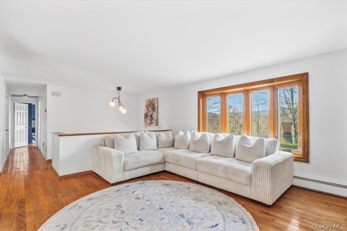Interior, Living room, Pendant Lights, Wood Texture Flooring