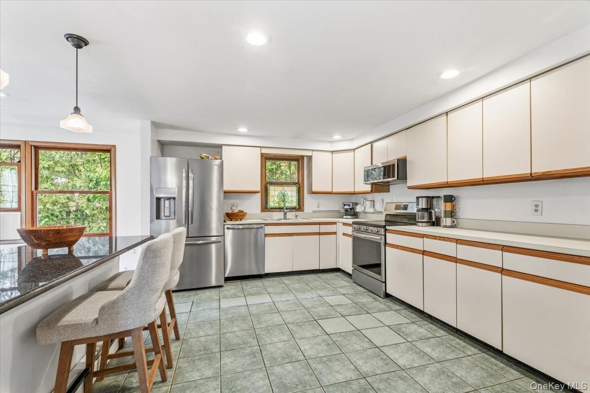 Interior, Kitchen, Pendant Lights, Recessed Lighting, Stainless Steel Appliances