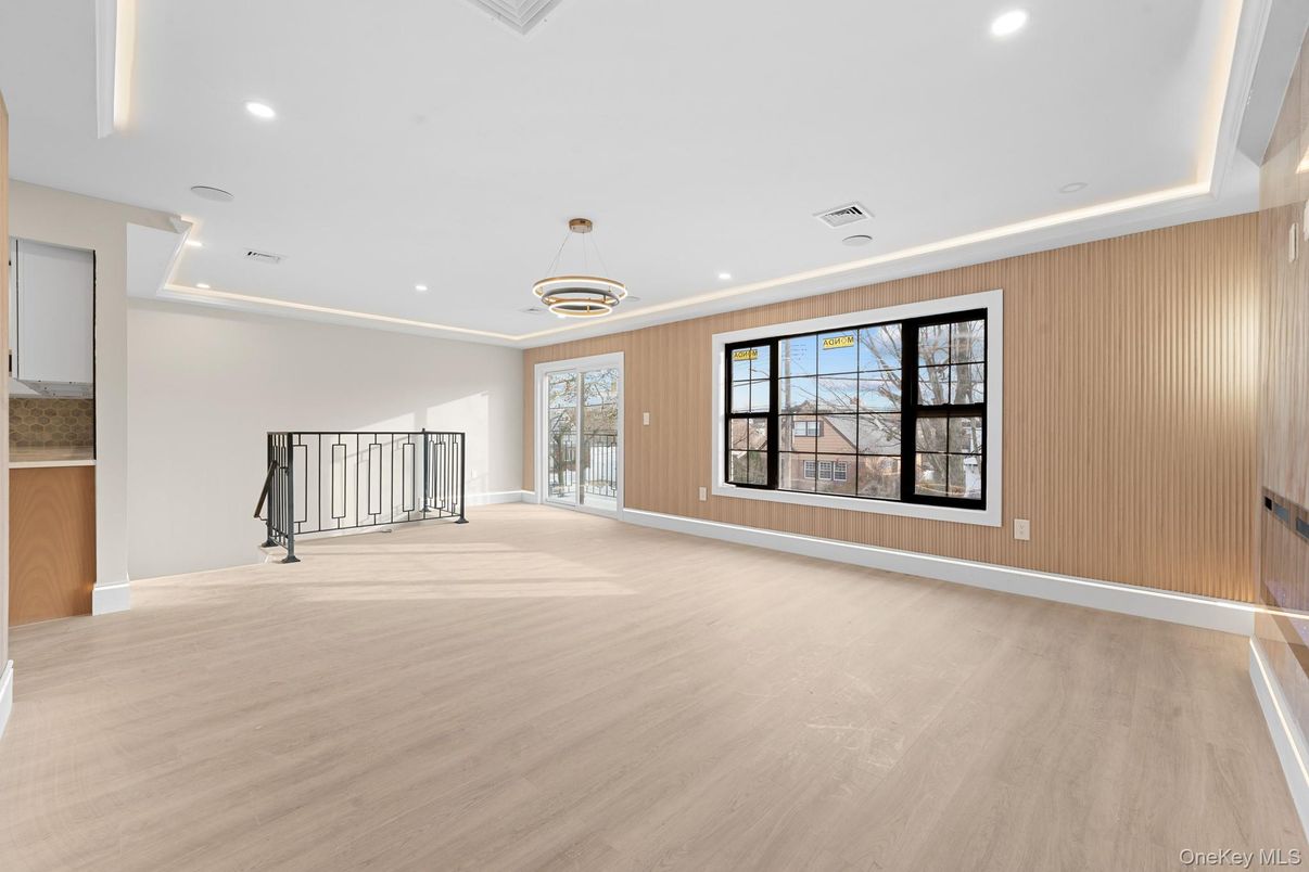 Interior, Pendant Lights, Recessed Lighting, Wood Texture Flooring