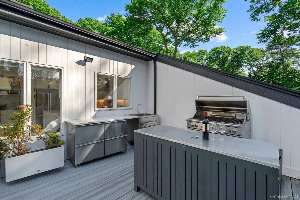 Exterior, Outdoor Kitchen