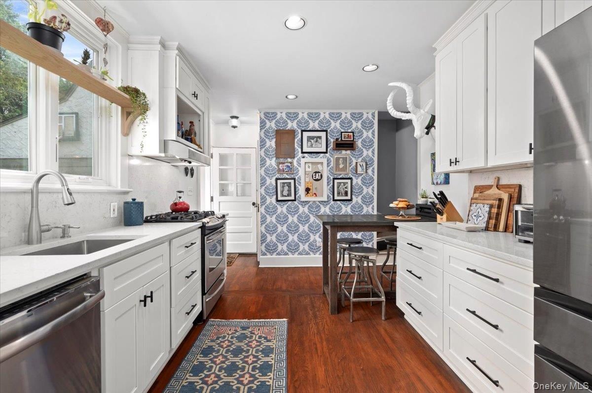 Dining room, Interior, Kitchen, Recessed Lighting, Stainless Steel Appliances, Wood Texture Flooring