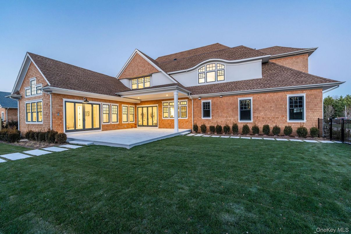 Backyard, Exterior, Facade, Brick Facade, Brick Traditional